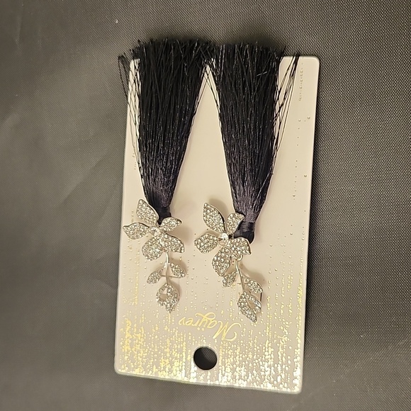 BRAND NEW MAYREW FLOWER RHINESTONE TASSEL DECOR EARRINGS - Picture 4 of 10
